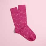 Chaussettes hautes Octobre Rose SocksLab, motif seins sur fond rose fuchsia